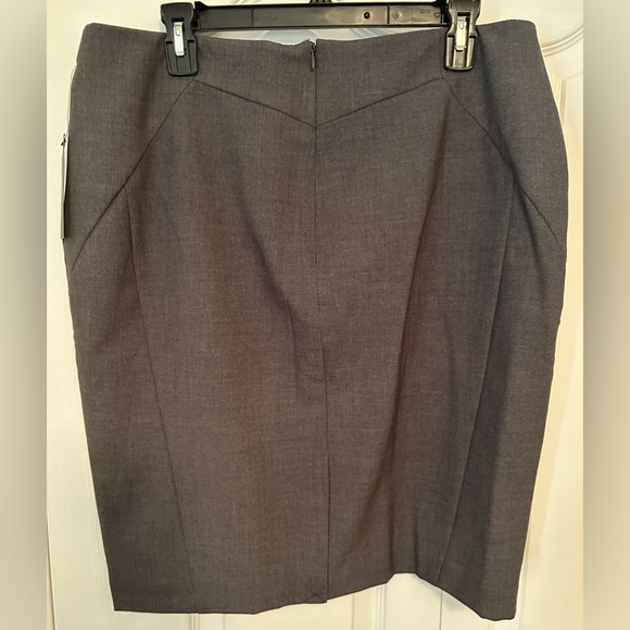 Worthington: Women’s gray knee length skirt, size 14, New - Picture 3 of 8